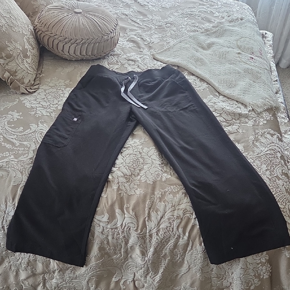 NWOT Figs Women’s Black Wide-Leg Scrub Pants with Drawstring